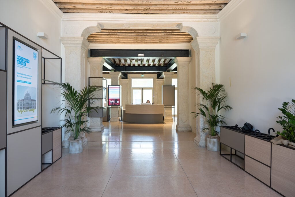 Interni rinnovati di Villa Valmarana Morosini presso CUOA Business School con il progetto di inclusione sociale realizzato in collaborazione con Brain ODV